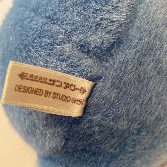 Vintage & Very Rare My Neighbor Totoro Blue Plush Vibrating Animal with Sack - Picture 8 of 8